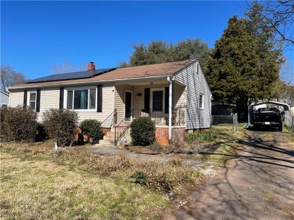 902 Ferry Street