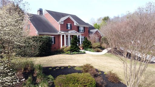 211 Knollwood Drive