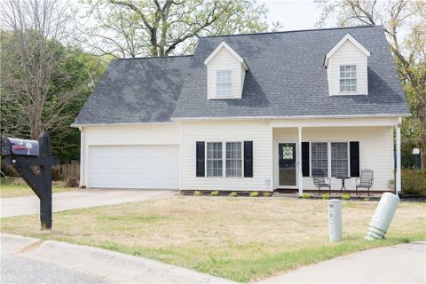 114 Elliott Circle