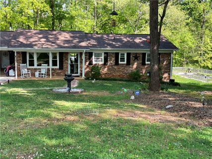 623 W Springwood Drive sold home in Oconee Estates, Seneca, SC