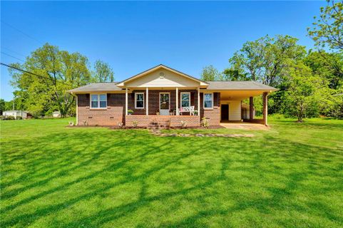 207 Rhoe Circle