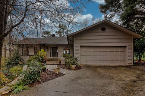 926 Lakecrest Drive