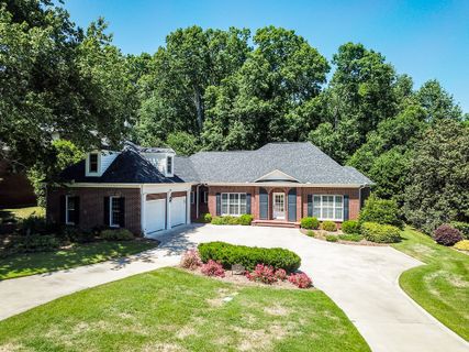 200 Knollwood Drive
