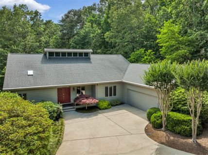 4 Dinghy Court