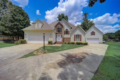 407 Lancelot Court
