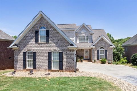 109 Courtyard Drive