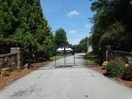 E30-E31 Pine Ridge Way
