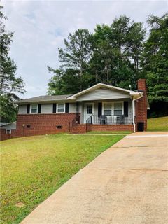 102 Lakewood Drive