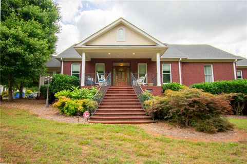 1401 Hunters Trail
