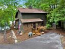 627 N Lake Drive sold home in Salem, SC