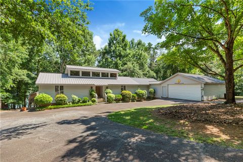 204 Paradise Circle