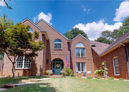 603 Queens Court
