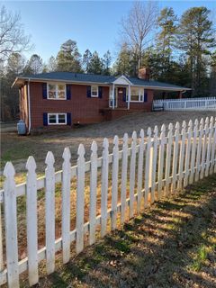 517 Sherwood Drive sold home in Sherwood Forest, Walhalla, SC