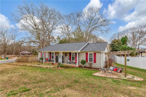 15 Woodmere Court