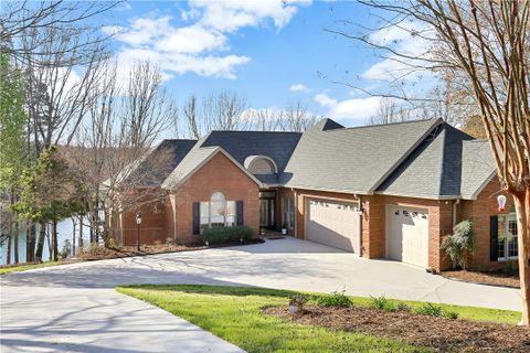 303 Amethyst Way w/covered dock