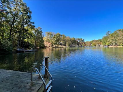 747 Red Oak Drive sold home in Whitewater Lake, Tamassee, SC