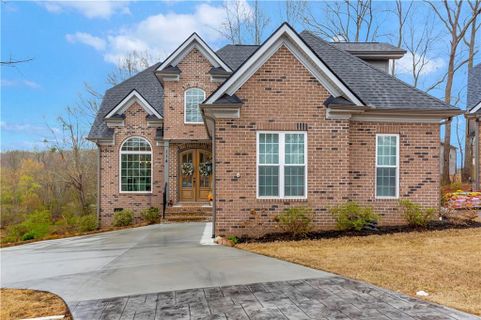 114 Courtyard Drive