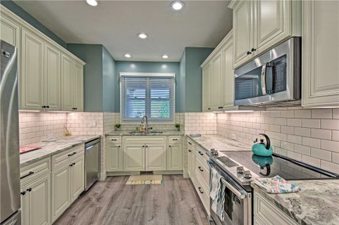 519 Tallship Drive # 220