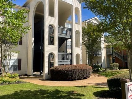 111 Wexford Drive 104