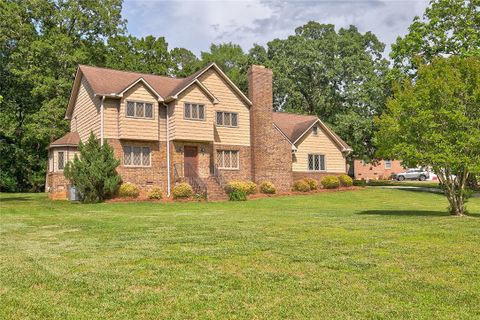 218 Oakmont Drive sold home in Oakmont-Anderson, Anderson, SC