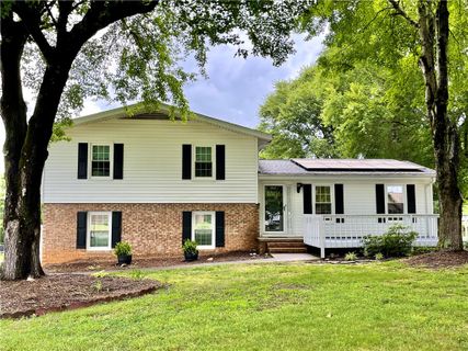 312 Lakeview Drive