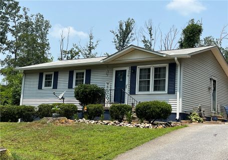 116 Oak Ridge Circle sold home in The Woods, Seneca, SC