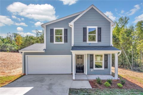 943 Hunters Trail