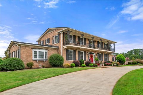 606 Pinecrest Drive