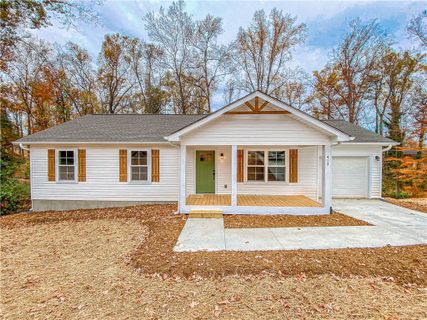 413 Sherwood Drive sold home in Sherwood Forest, Seneca, SC