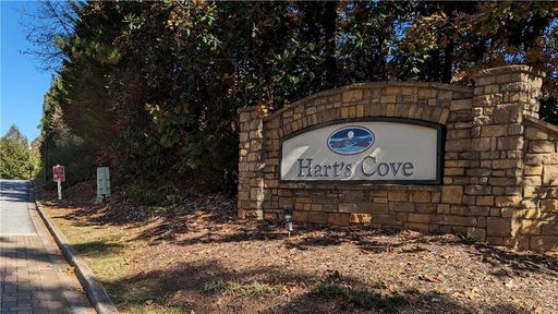 712 Harts Cove Way