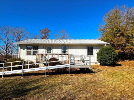 100 Oak Ridge Circle sold home in The Woods, Seneca, SC