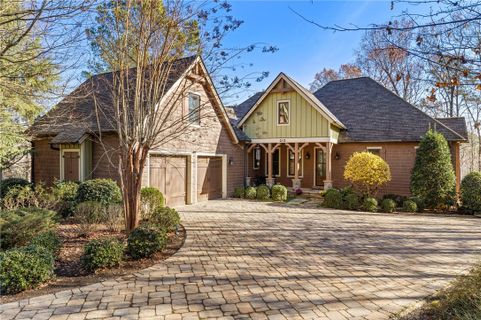 212 Bentwood Way