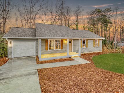 415 Sherwood Drive sold home in Sherwood Forest, Seneca, SC