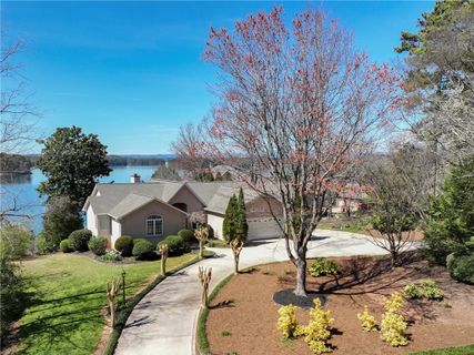 301 Wynswept Pt sold home in East Shores, Seneca, SC