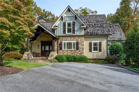 870 Club House Drive