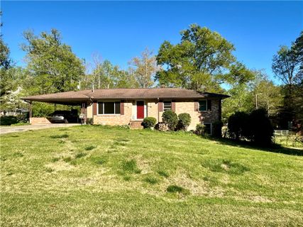 311 S Lovingood Avenue sold home in Northside Heights, Walhalla, SC