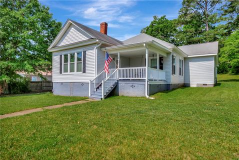 304 S Spring Street sold home in Chicopee, Walhalla, SC