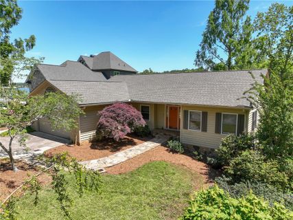 1614 Keowee Lakeshore Drive