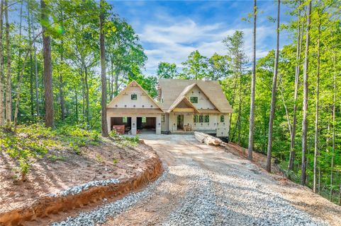 6 Featherstone Court