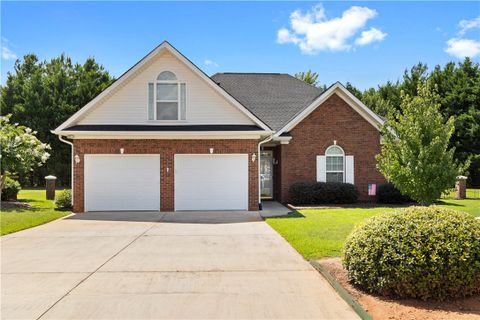 152 Camelot Drive sold home in The Crossing, Seneca, SC