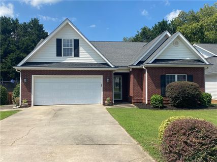 174 Elliott Circle sold home in Village at Marchbanks, Anderson, SC
