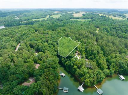 127 Creek View Drive sold home in Coneross Point, Seneca, SC