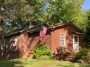 637 N Lake Drive sold home in Salem, SC