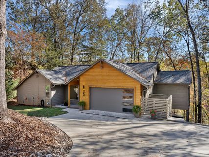 25 Mainsail Drive