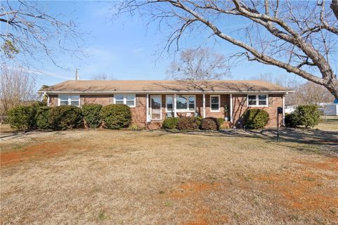 218 Skyland Drive sold home in Ponderosa Heights, Belton, SC