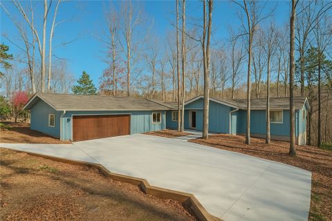 24 Mainsail Drive