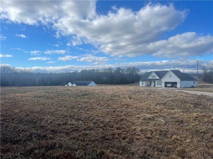 33 Falcon'S Lair West Drive sold home in Falcons Lair West, Walhalla, SC
