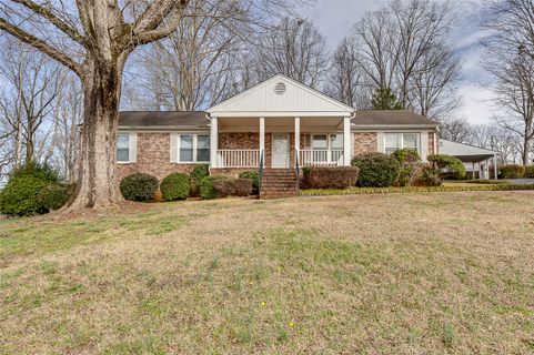 136 Brookhaven Circle sold home in Tanglewood, Seneca, SC