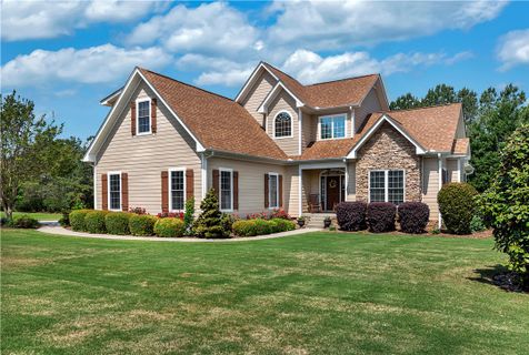 102 Woods Drive sold home in The Woods At Keowee, West Union, SC