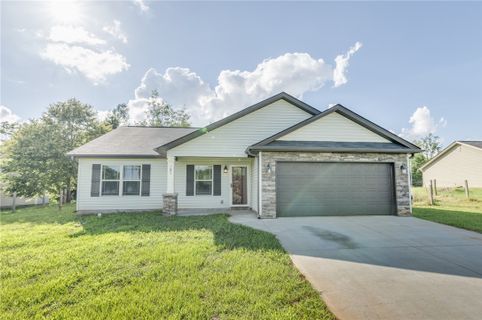 121 Stanmoore Drive sold home in Stanmoore Heights, Anderson, SC